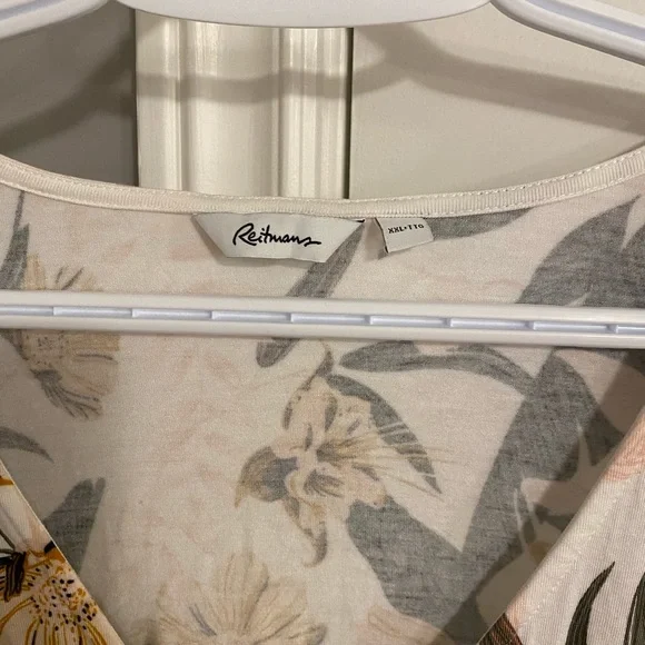 Reitmans button down top - Picture 2 of 3